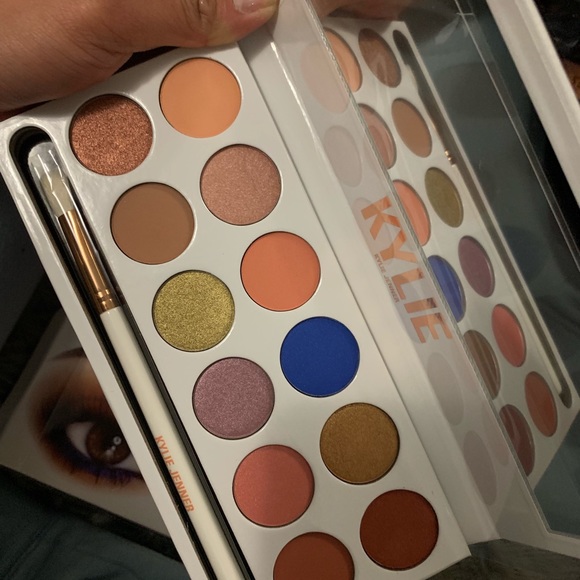 Authentic Kylie cosmetics Peach Royal Palette - Picture 2 of 2